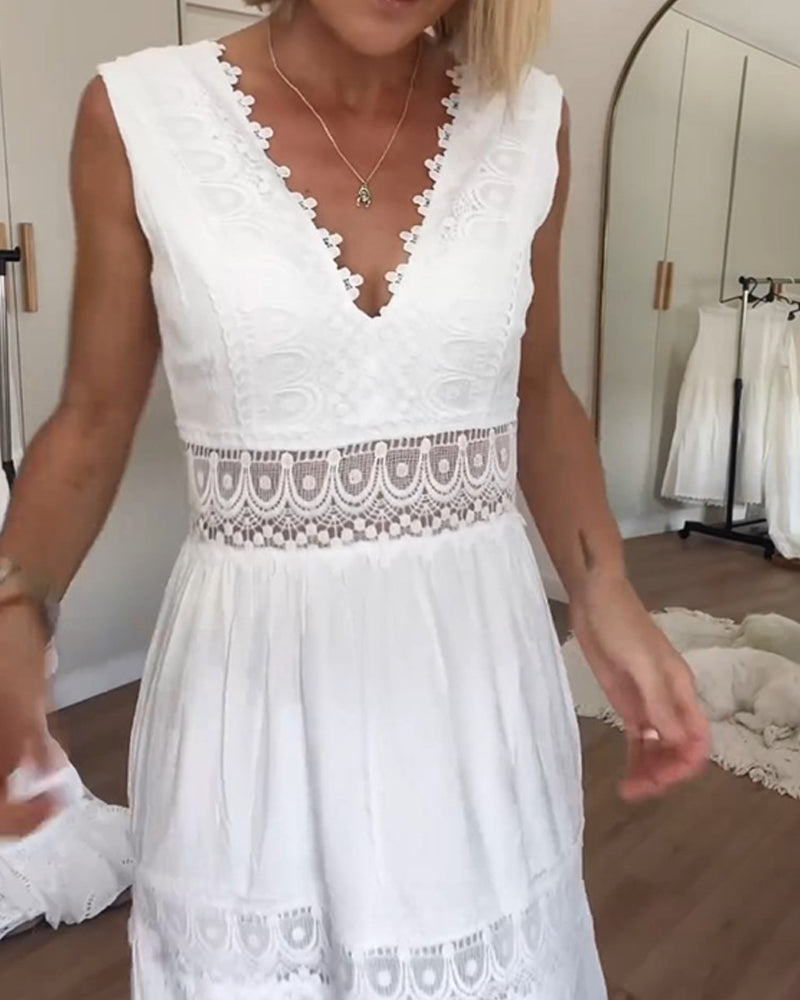 Aurélie - Elegant Lace Midi Dress with V-Neck