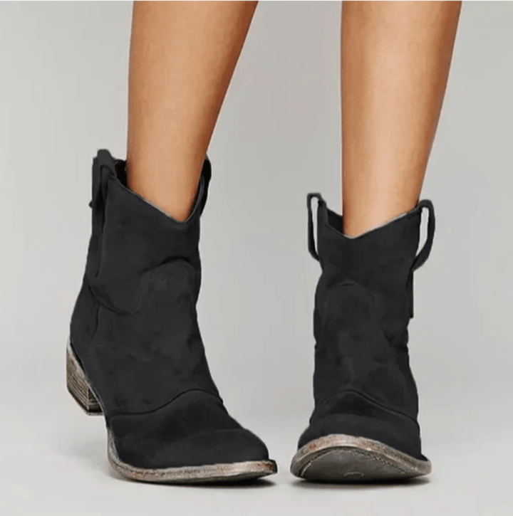 Leah & Lila Charlotte suede boots - block heel detail